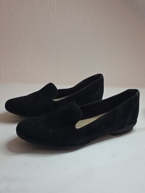 CLARKS SARA POPPY SLIP ON FLATS LOAFERS BLACK SUEDE VGUC LADIES SIZE 9.5 W